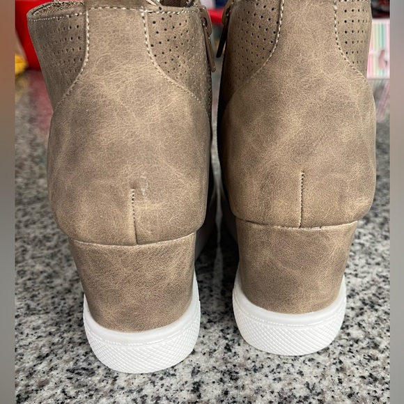 Athlefit Women’s Platform Wedge Sneakers Ankle Booties in Tan/Taupe (Size 7.5) - Picture 8 of 8